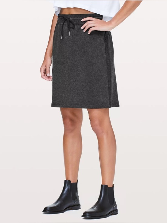 lululemon athletica Dresses & Skirts - Lululemon Start Anew Skirt *21" Heathered Black Size 8 Office Travel Lightweight